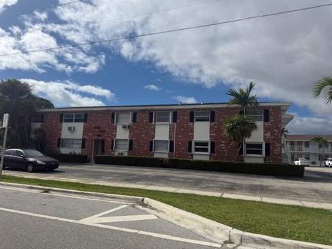 810 Lake Shore Drive #19, Lake Park FL - photo 12 of 13