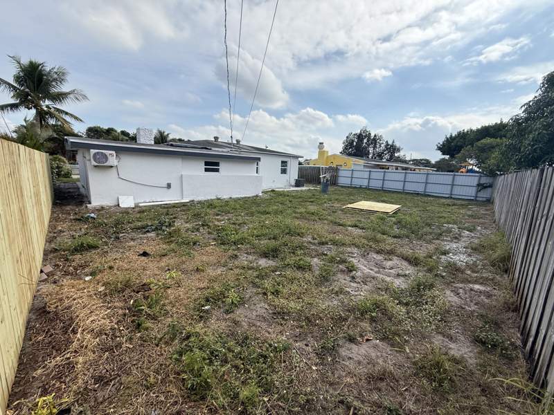 3 bedroom Single Family Residence at 2353 S Beech Rd Road, Golfview Hgts Pl 8 In Pb 24 Pgs 103 & 104, West Palm Beach — photo 4