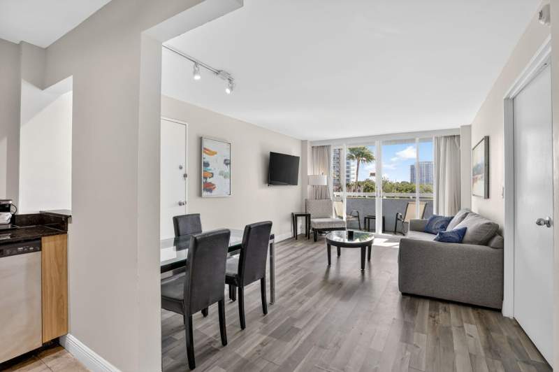 1 bedroom Condominium at 2670 E Sunrise Boulevard #320, Gallery One Condo, Fort Lauderdale — photo 2