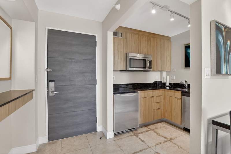 1 bedroom Condominium at 2670 E Sunrise Boulevard #320, Gallery One Condo, Fort Lauderdale — photo 4