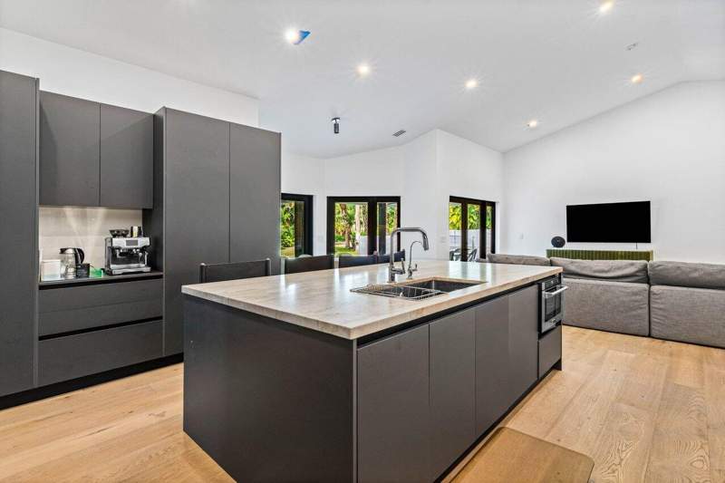 4 bedroom Single Family Residence at 14936 Horseshoe Trace, Paddock Park 1 Of Wellington, Wellington — photo 5
