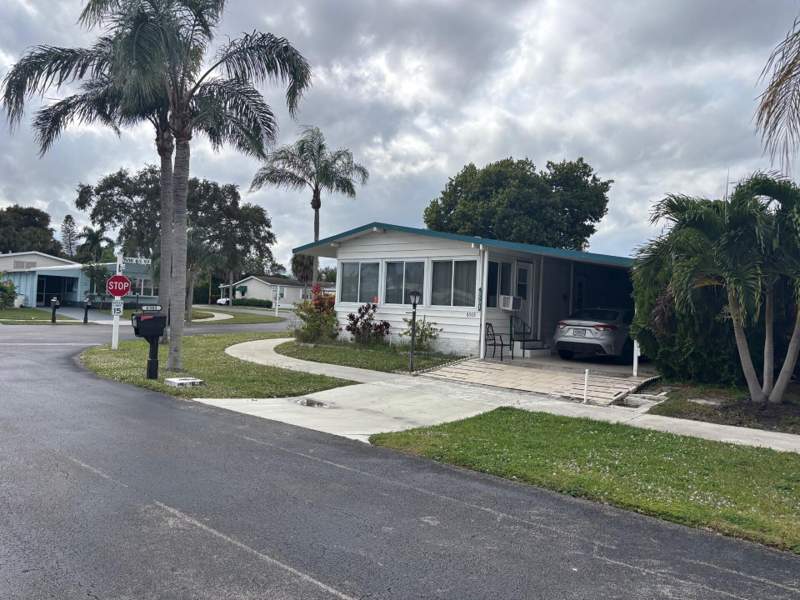 2 bedroom Manufactured Home at 6503 NW 34th Ave, Tallowwood Isle, Coconut Creek — photo 3