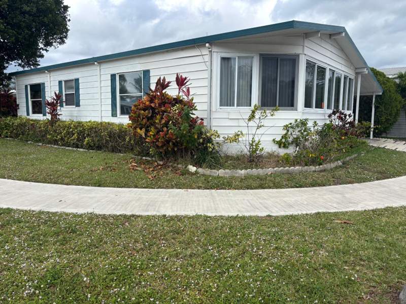 2 bedroom Manufactured Home at 6503 NW 34th Ave, Tallowwood Isle, Coconut Creek — photo 5