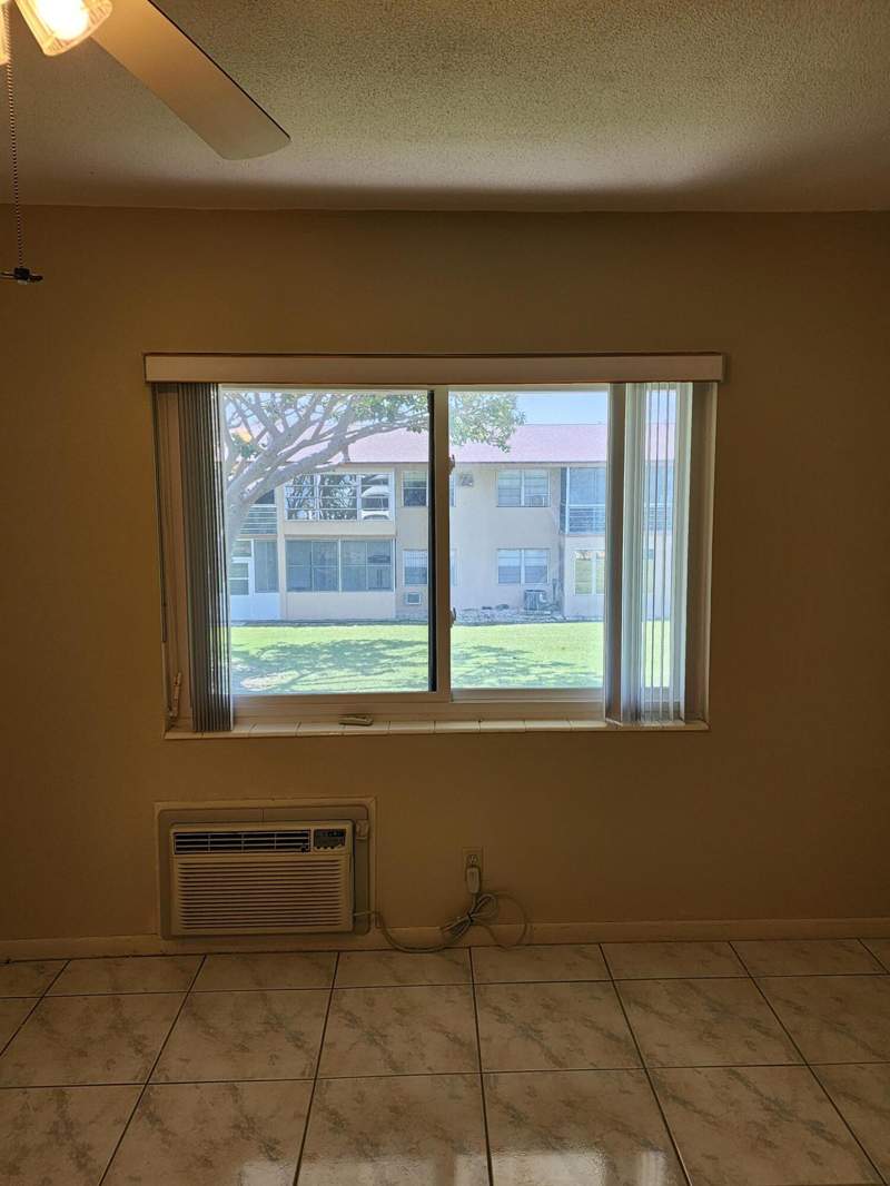 2 bedroom Condominium at 239 Coventry J, Coventry Condo, West Palm Beach — photo 4