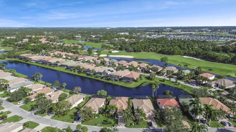 2 bedroom Single Family Residence at 8918 First Tee Road, Pod 33 At The Reserve Phase 1 Kingsmill, Port St. Lucie — photo 3