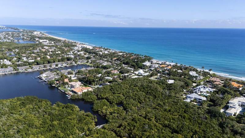 1 bedroom Single Family Residence at 6064 N Ocean Boulevard, Boynton Sub., Ocean Ridge — photo 2
