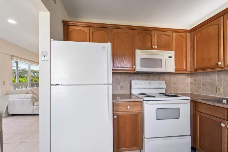 2 bedroom Condominium at 200 Dorset E, Century Village, Boca Raton — photo 5