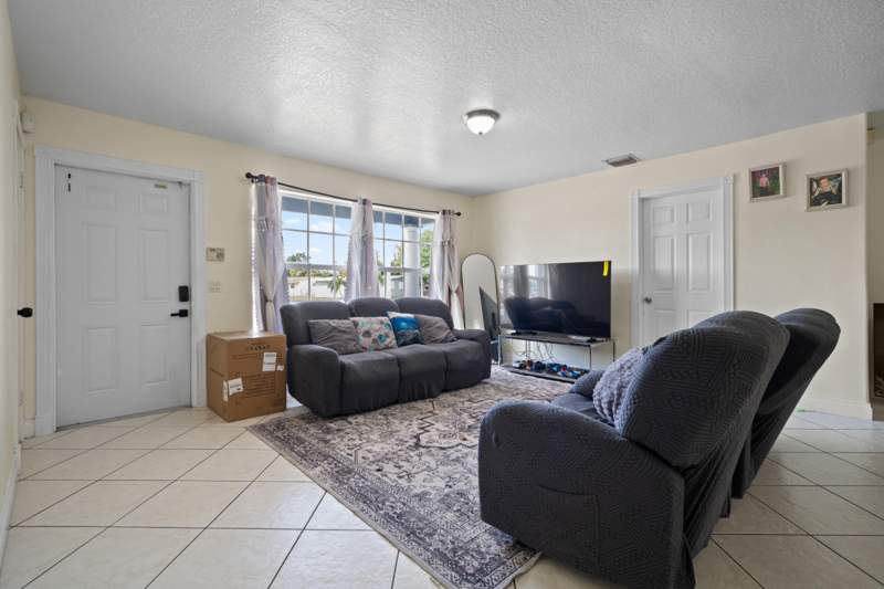 4 bedroom Single Family Residence at 5772 N Haverhill Road, Gramercy Park Unit 4, West Palm Beach — photo 5