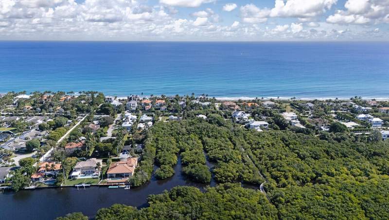 1 bedroom Single Family Residence at 6064 N Ocean Boulevard, Boynton Sub., Ocean Ridge — photo 4