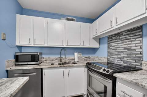 262 Ventnor R, Deerfield Beach FL - photo 10 of 57