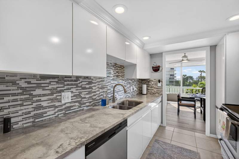 2 bedroom Condominium at 5510 N Ocean Drive #2d, Water Glades Condo, Singer Island — photo 5
