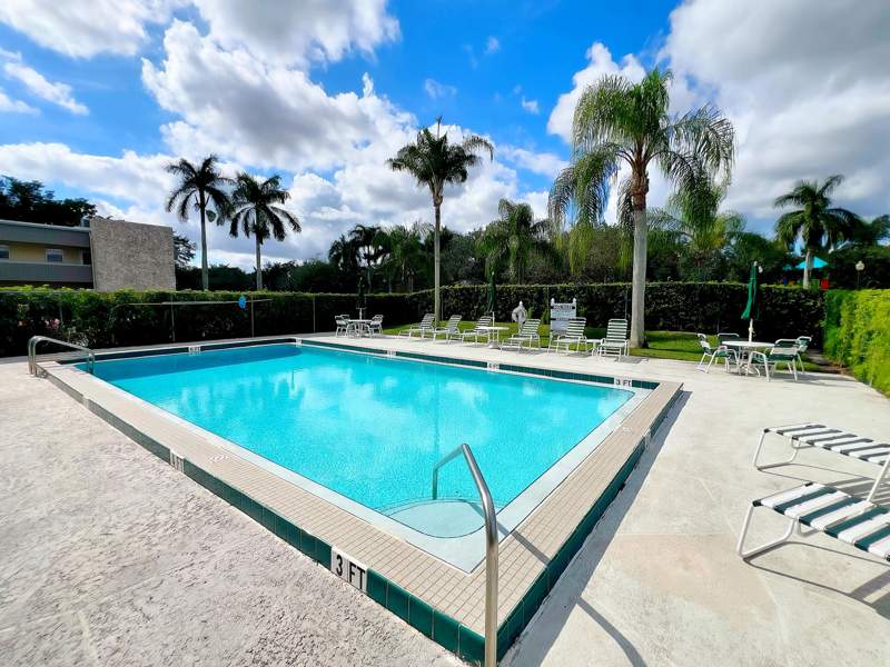 2 bedroom Condominium at 126 Sparrow Drive #19a, Charolais Condo, Royal Palm Beach — photo 5