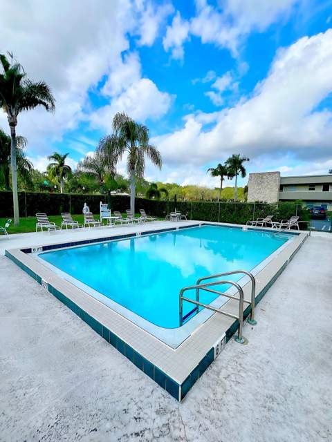 126 Sparrow Drive #19a, Royal Palm Beach FL - photo 6 of 21