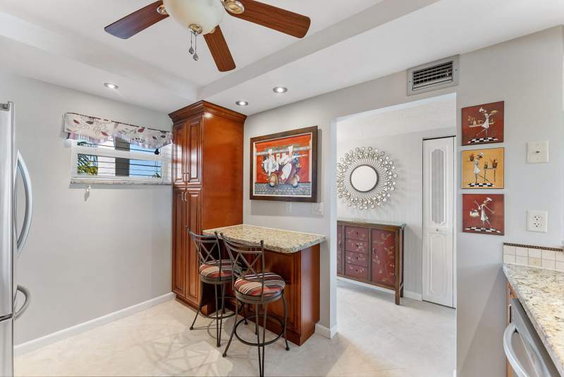2 bedroom Condominium at 3930 Inverrary Boulevard #505-d, 18th Hole At Inverrary Condo, Lauderhill — photo 2