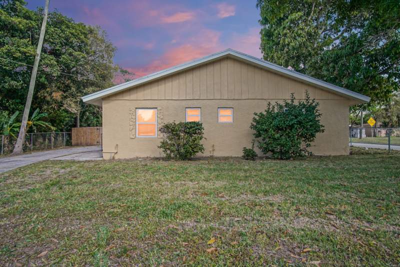 3 bedroom Single Family Residence at 1002 Avenue E, Jackson'S Subdivision, Fort Pierce — photo 2