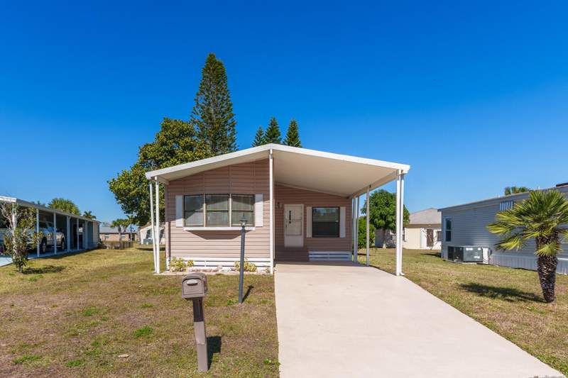 2 bedroom Manufactured Home at 13998 Encantardo Circle, Spanish Lakes Fairways, Fort Pierce — photo 3