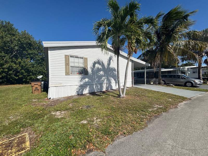 3 bedroom Manufactured Home at 403 NW 50th Ct, Lot# 1415, Country Knolls, Deerfield Beach — photo 3
