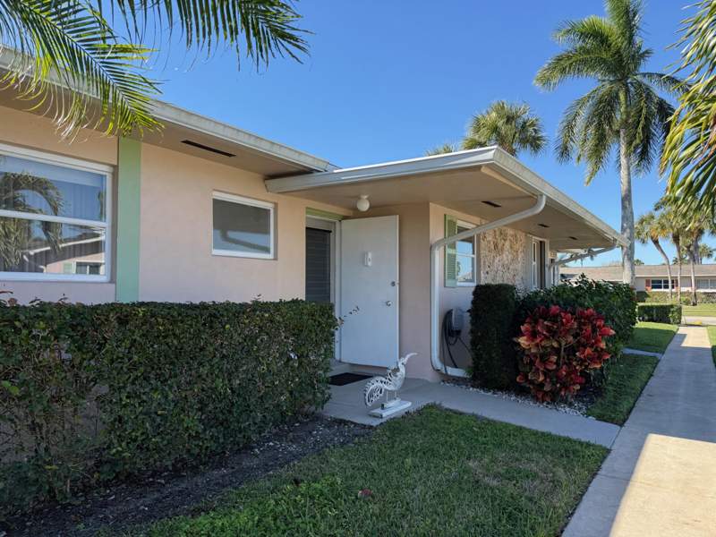 2 bedroom Villa at 2688 Dudley Drive #B, Cresthaven Villas Cond 23 Villas No 23 Of Pl 6 Of Cresthaven Of Pb, West Palm Beach — photo 2