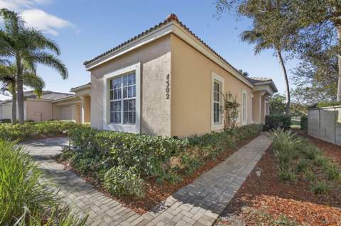 4502 Hickory Drive, Palm Beach Gardens FL - photo 6 of 69