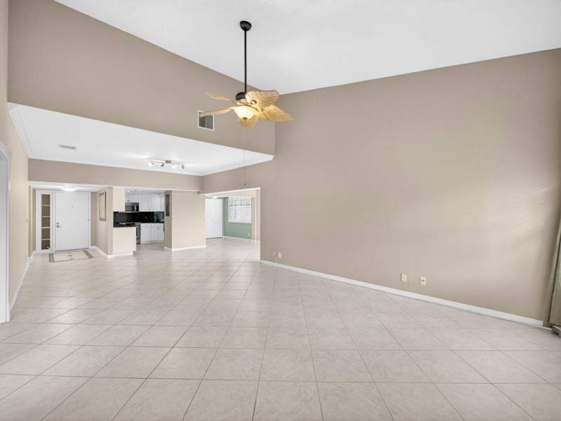 2 bedroom Condominium at 1660 Twelve Oaks Way #303, Twelve Oaks Cond Phase I & Twelve Oaks Cond Cluster A Thru G Incl & M, North Palm Beach — photo 3