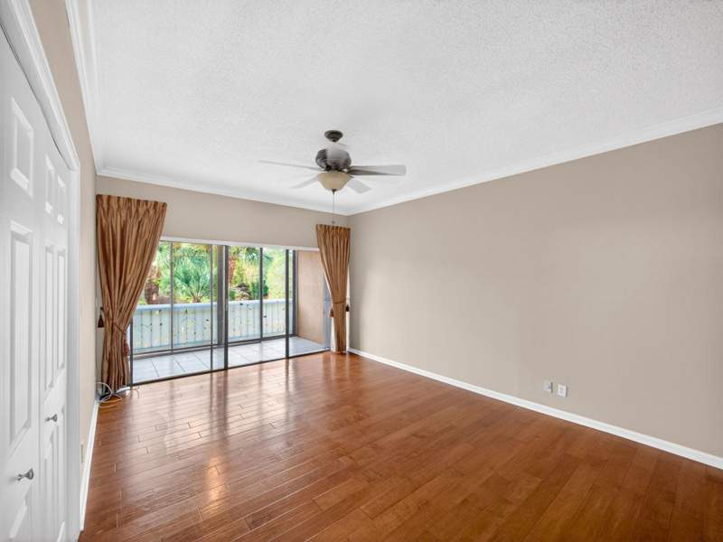 2 bedroom Condominium at 1660 Twelve Oaks Way #303, Twelve Oaks Cond Phase I & Twelve Oaks Cond Cluster A Thru G Incl & M, North Palm Beach — photo 5