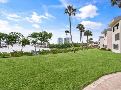 1660 Twelve Oaks Way #303, North Palm Beach FL - photo 19 of 21