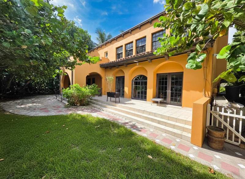 4 bedroom Single Family Residence at 4200 N Surf Road, HOLLYWOOD CENTRAL BEACH, Hollywood — photo 3