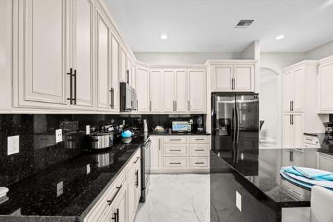 562 SW Souris Avenue, Port St. Lucie FL - photo 13 of 44