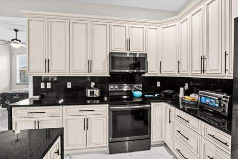 562 SW Souris Avenue, Port St. Lucie FL - photo 15 of 44