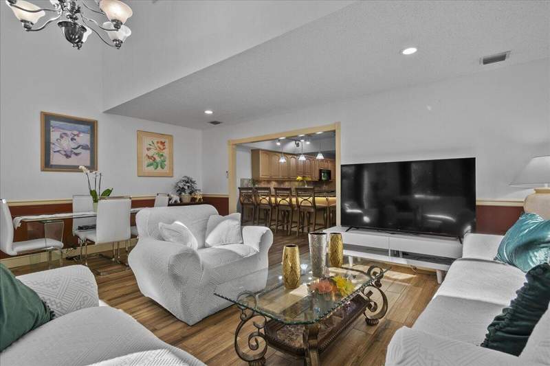 2 bedroom Townhouse at 605 Maplewood Drive, Joggers Run, Greenacres — photo 4