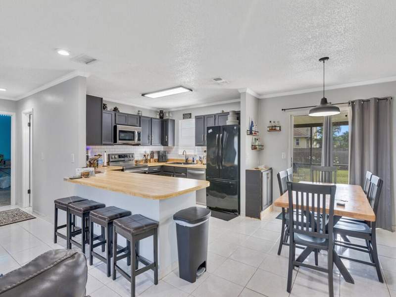 3 bedroom Single Family Residence at 542 SE Faith Terrace, Port St Lucie Section 3, Port St. Lucie — photo 3