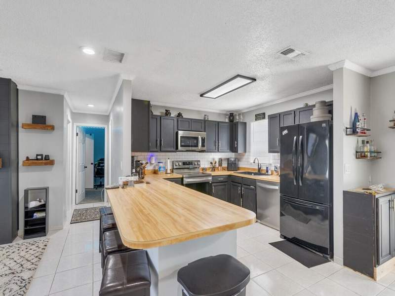 3 bedroom Single Family Residence at 542 SE Faith Terrace, Port St Lucie Section 3, Port St. Lucie — photo 4