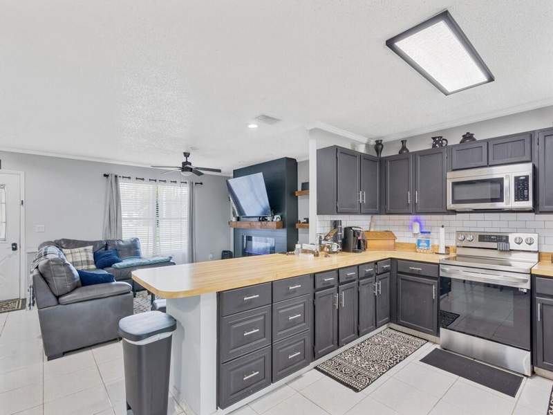 3 bedroom Single Family Residence at 542 SE Faith Terrace, Port St Lucie Section 3, Port St. Lucie — photo 5