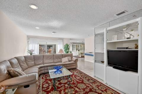 6730 Starkeys Place, Lake Worth FL - photo 7 of 43