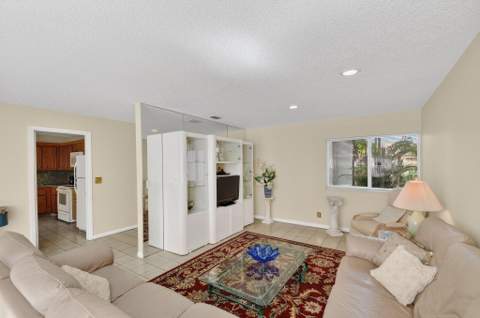 6730 Starkeys Place, Lake Worth FL - photo 8 of 43