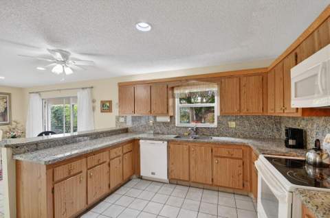 6730 Starkeys Place, Lake Worth FL - photo 16 of 43