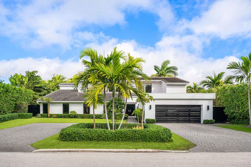 4 bedroom Single Family Residence at 229 S Maya Palm Drive, Royal Palm Yacht & Country Club, Boca Raton — photo 2