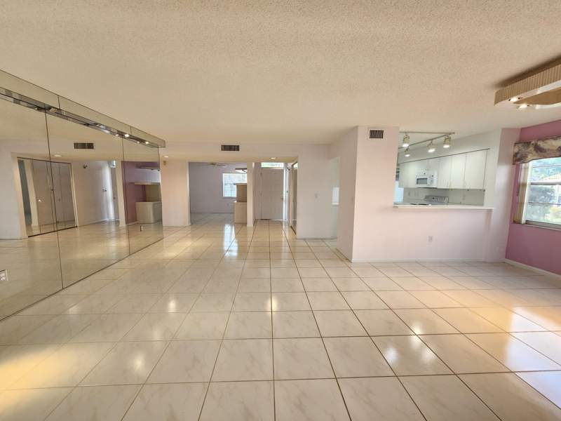 3 bedroom Condominium at 9963 Seacrest Circle #101, Palm Isles I, II And III Condos, Boynton Beach — photo 5