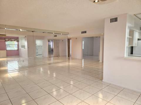 9963 Seacrest Circle #101, Boynton Beach FL - photo 6 of 27