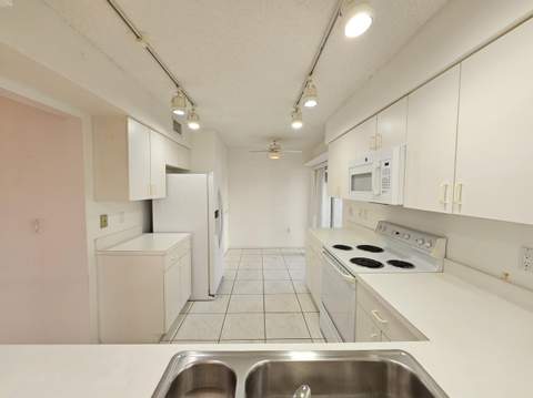 9963 Seacrest Circle #101, Boynton Beach FL - photo 11 of 27