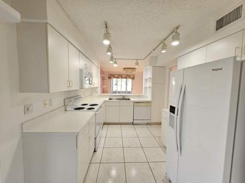 9963 Seacrest Circle #101, Boynton Beach FL - photo 10 of 27