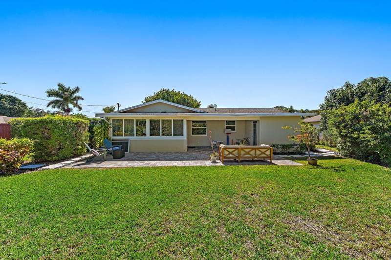 3 bedroom Single Family Residence at 1401 N Lake Court, South Lake Clarke, Lake Clarke Shores — photo 5