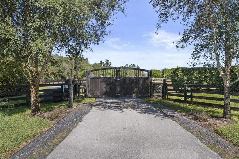 5 bedroom Single Family Residence at 10975 Randolph Siding Road, Jupiter Farms & Groves, Jupiter — photo 3