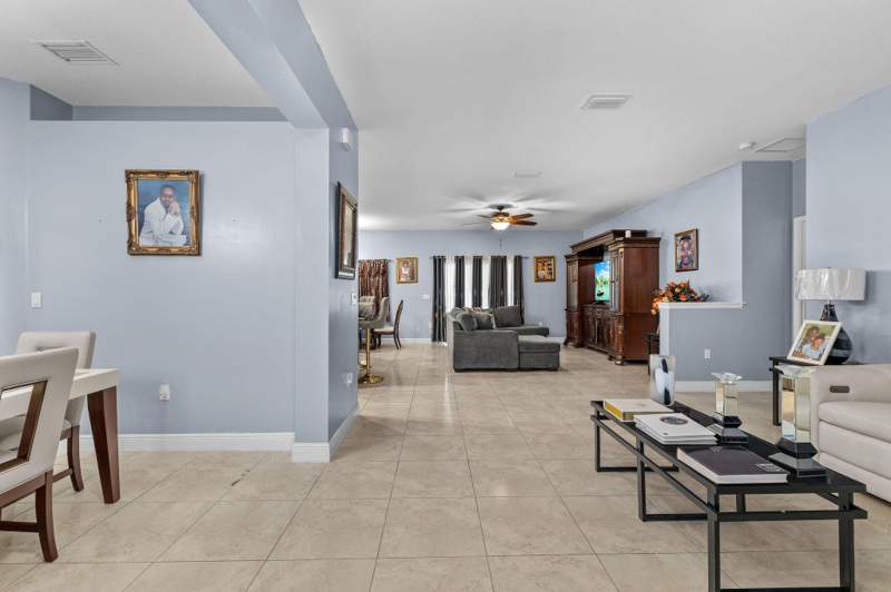 4 bedroom Single Family Residence at 1585 SW Merchant Lane, Port St Lucie Section 14, Port St. Lucie — photo 2