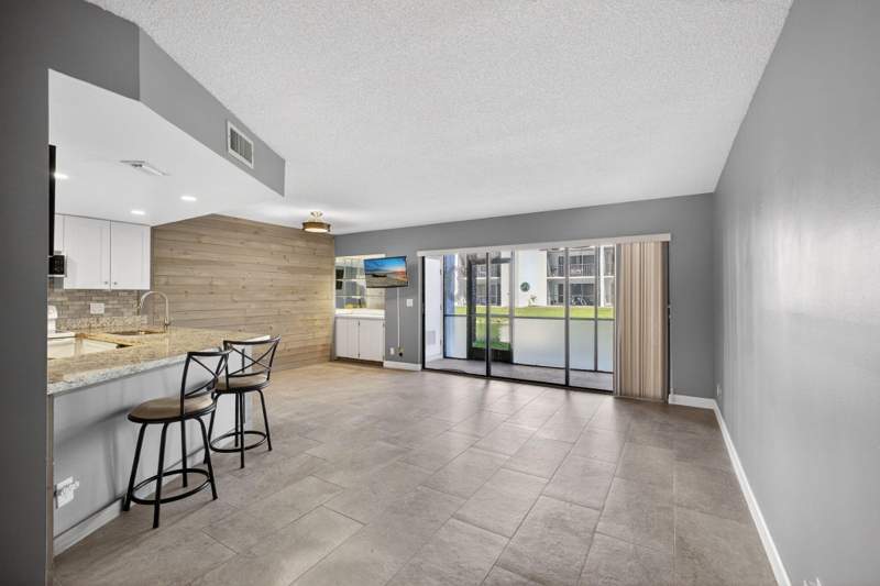 1 bedroom Condominium at 1605 S Us Highway 1 #D105, Sea Rise Condo, Jupiter — photo 4