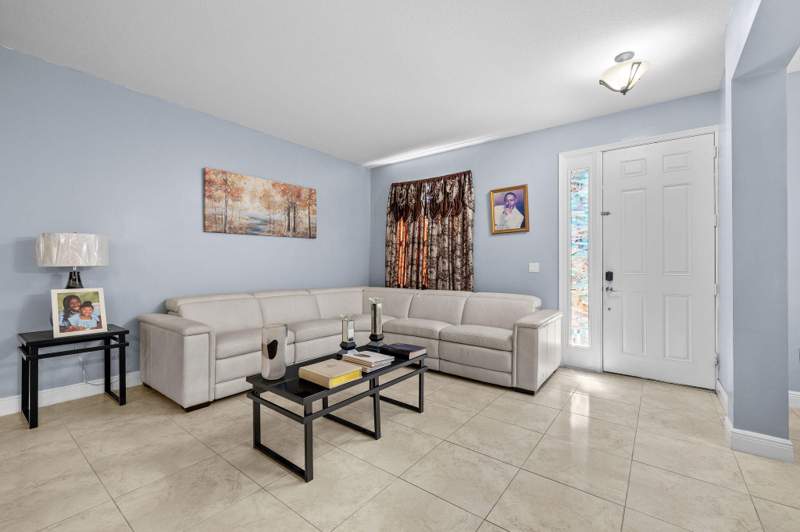 4 bedroom Single Family Residence at 1585 SW Merchant Lane, Port St Lucie Section 14, Port St. Lucie — photo 3