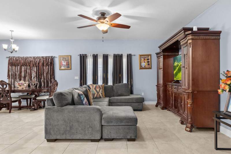 4 bedroom Single Family Residence at 1585 SW Merchant Lane, Port St Lucie Section 14, Port St. Lucie — photo 4