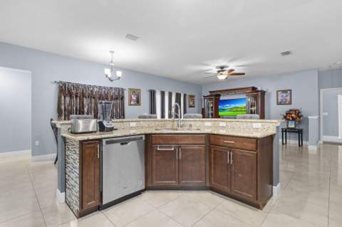 1585 SW Merchant Lane, Port St. Lucie FL - photo 11 of 39