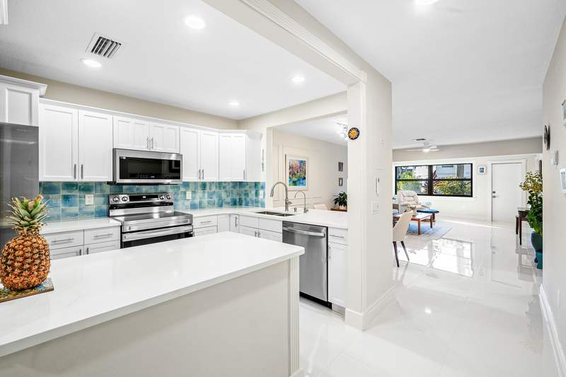 2 bedroom Villa at 2016 SW 29th Court #5b1, Delray Oaks Condo, Delray Beach — photo 3