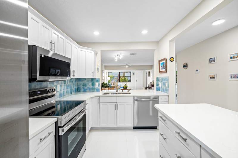 2 bedroom Villa at 2016 SW 29th Court #5b1, Delray Oaks Condo, Delray Beach — photo 2